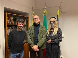 L'assessore Rosatelli incontra la Drag queen aggredita: «Azioni decise contro chi discrimina»