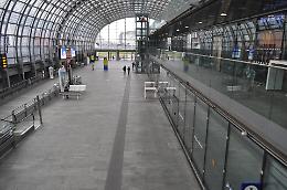 Bagni fuori servizio e locali vuoti: Porta Susa è una "cattedrale nel deserto"