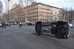 Incidente in corso Vittorio: Renault ribaltata e traffico in tilt