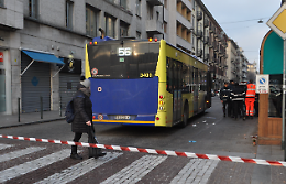 Morta dopo ore di agonia la donna investita dal bus 56