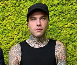 Altra gaffe di Fedez: Attacca un hater con la foto di un altro