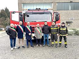 Una autopompa serbatoio in dono ai vigili del fuoco