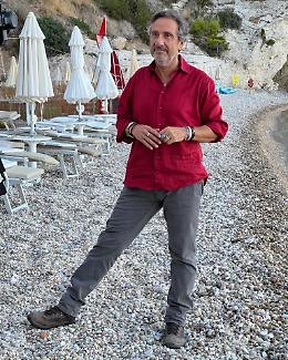 Emergenza ambientale, Mario Tozzi di Sapiens avverte: spiagge italiane in pericolo a causa dei balneari