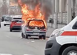 Auto va a fuoco a Barriera di Milano: fiamme altissime