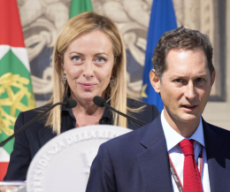 Meloni, bordata agli Agnelli (Elkann). Cosa ha detto?