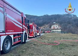 Tornano a bruciare i boschi di Condove. L'incendio nella stessa zona di un mese fa