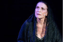 Flamenco e coltelli, "Nozze di sangue" con Lina Sastri in scena al Carignano