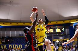 Reale Mutua, che rimonta: battuta l'Urania Milano 94-91