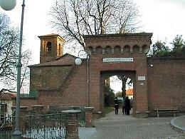 Perquisizioni e mistero in parrocchia: indagato il prete-esorcista di Pecetto 