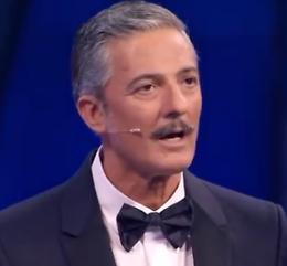 Fiorello sorprende Sanremo: un'uscita di scena da robot 