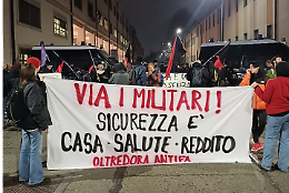 Sicurezza in Barriera, gli anarchici manifestano: «Via  i militari dalle strade»