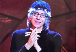 Amadeus vince ancora il prime time ma lo share di Sanremo cala