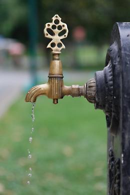 Acqua contaminata, ora corre la paura. Sindaci preoccupati: «Subito risposte»