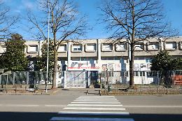 Una banchina alberata per tutelare gli studenti del liceo artistico