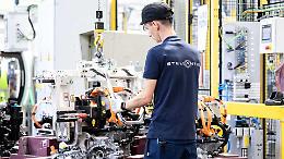 Stellantis aumenta la produzione di motori elettrici. Ma in Ungheria. Mentre a Mirafiori...