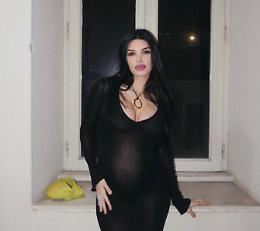 Jovana Djordjevic sensuale e incinta: ecco le sue forme mozzafiato