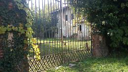 La cascina è abbandonata da 15 anni, una petizione per salvare la Rifoglietto