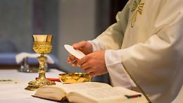 Rivoluzione tecnologica nella Chiesa, arriva "MessApp"
