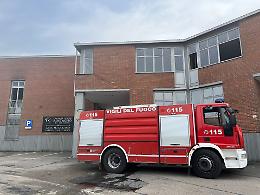 Incendio nel deposito di bare dell’agenzia funebre Rostagno
