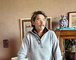 Il consigliere si rompe legamento e menisco: «Colpa del dosso troppo alto»
