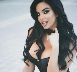  Ivana Knoll e le...domeniche preferite: ecco cosa fa la splendida modella