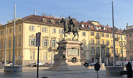 Le luci d’artista abbandonano la città: «E poi toccherà ai grossi plinti»