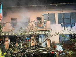 Incendio in casa, muore una donna