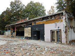 Club 84 tra abusivismo e amianto, la sua rinascita resta un rebus