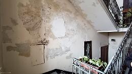 «Le palazzine Atc cadono a pezzi». In via Nicola Fabrizi residenti disperati
