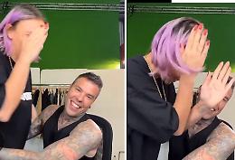 Fedez è scappato a Miami con la giovane assistente. Ecco chi è 