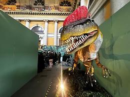 Un selfie con il T-Rex: i dinosauri invadono Porta Nuova