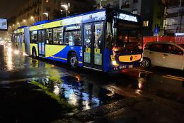 Panico sul 18, armato di coltello a bordo del bus: arrivano i carabinieri
