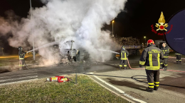 Incendio su un mezzo pesante a Lombardore: traffico bloccato sulla SS460