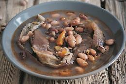 La tofeja, la zuppa di legumi
gustata con cotenna di maiale