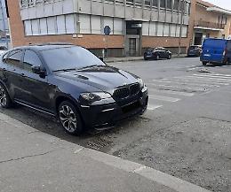 Allarme malasosta a Torino: strisce pedonali occupate