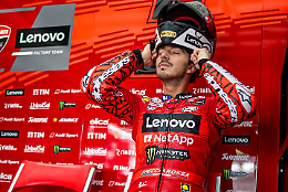 Bagnaia abbraccia i tifosi di Chivasso prima di partire per il Qatar: "Daremo subito il massimo..."