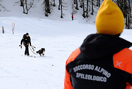 In montagna nonostante il maltempo, escursionisti bloccati nella neve. In corso le (difficili) operazioni di soccorso