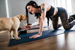 Il Puppy Yoga sbarca a Torino: ecco come rilassarsi in mezzo ai cuccioli - FOTO E VIDEO