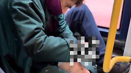 Denuncia shock sulla linea 4: "I tossici salgono sul tram per bucarsi" (VIDEO)