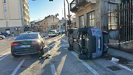 Auto si ribalta, tre persone ferite trasportate in ospedale