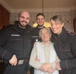 “Ho 97 anni e mi sento sola. Venite da me?” E i carabinieri vanno