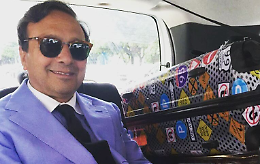 Ladro entra nel Range Rover di Chiambretti e gli ruba i Ray-Ban