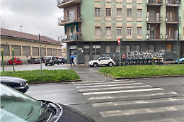 Agente 007, operazione attaversamento pedonale: quando le strisce diventano una roulette russa