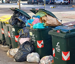 Allarme immondizia a Vanchiglietta: "mi vergogno ad invitare persone a casa"