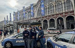 Botte, minacce e nomi di battaglia: chi sono i ragazzini che rapinano in stazione