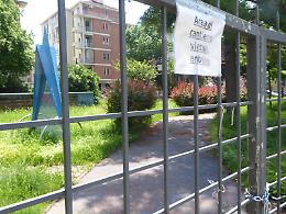 Il giardino chiuso da 5 mesi causa vandali: «Mancano i fondi, non possiamo aprirlo»