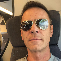 Rocco Siffredi denunciato per molestie sessuali: «Devo dire che sei troppo carina e bona»