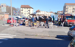 Rifiuti, orti abusivi e due banchi appena: il logorio dell’ex mercato