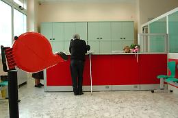 Liste d'attesa, quattordici mesi per l'esame "salvavita": «Colonscopia? Torni a giugno 2025»