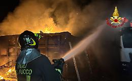 Incendio in un cantiere edile, paura nella notte in Val di Susa